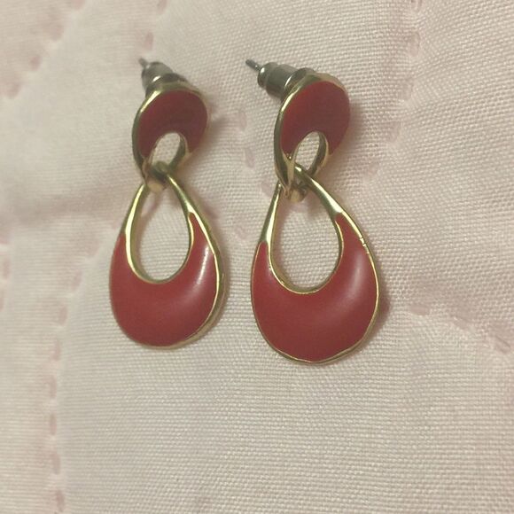Cache red earrings - Picture 4 of 4